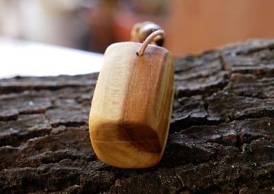 Medaillon aus Holz
