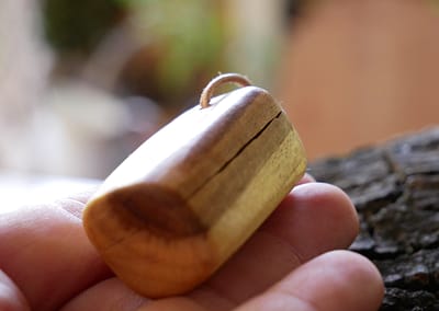 Medaillon aus Holz